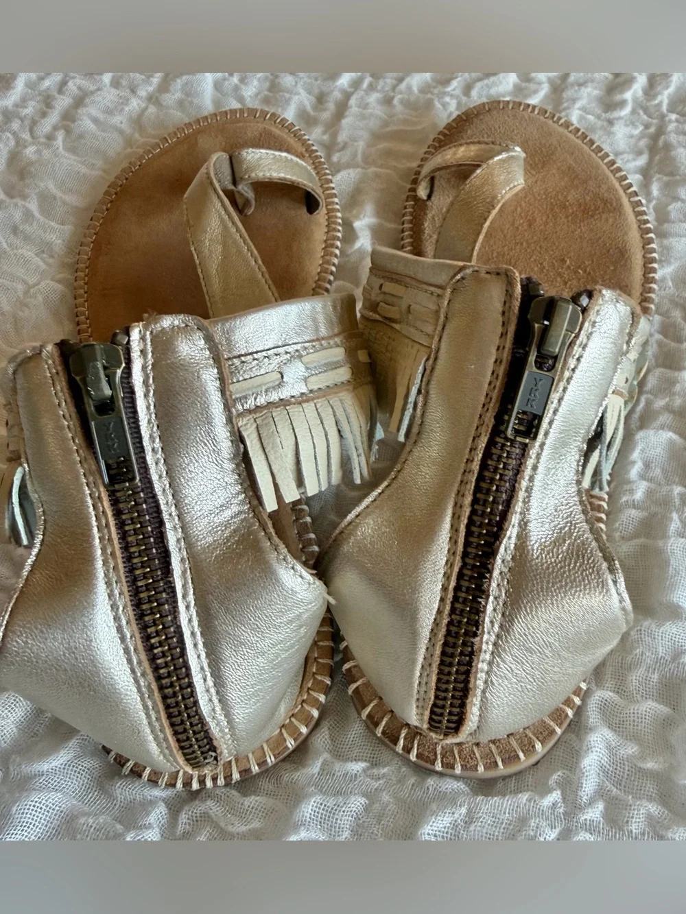 Manitobah Wasaga Ankle Sandals 8 Metallic Leather Fringe Floral Comfort